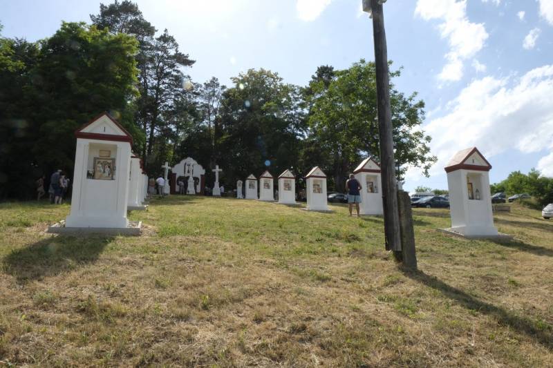 2021.06.30_Gödre felújított kálvária (5).JPG